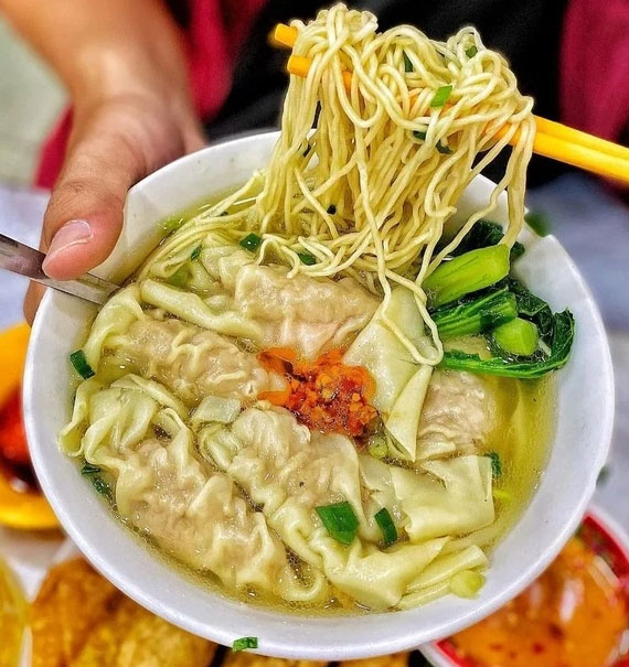 jiaozi soup with noodles ha ton quyen