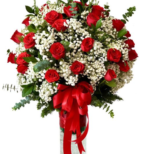 24 red roses in vase 02