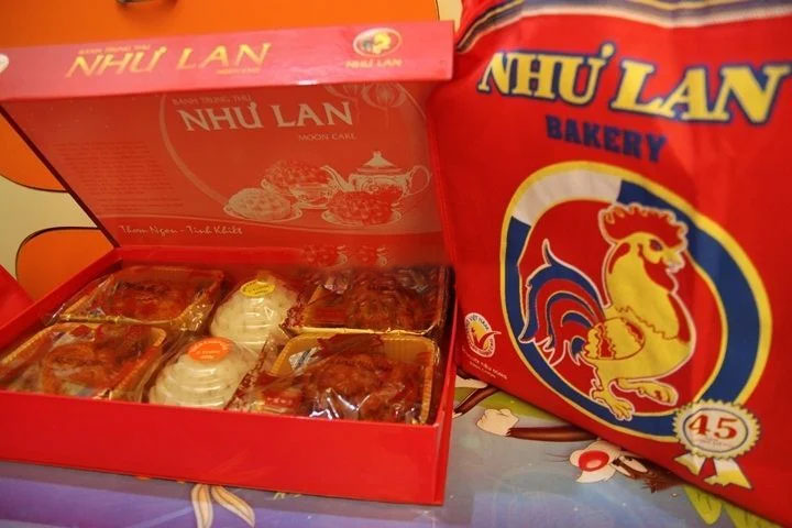 nhu lan mooncakes