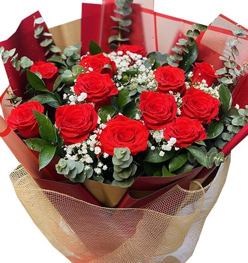 12 red roses womens day