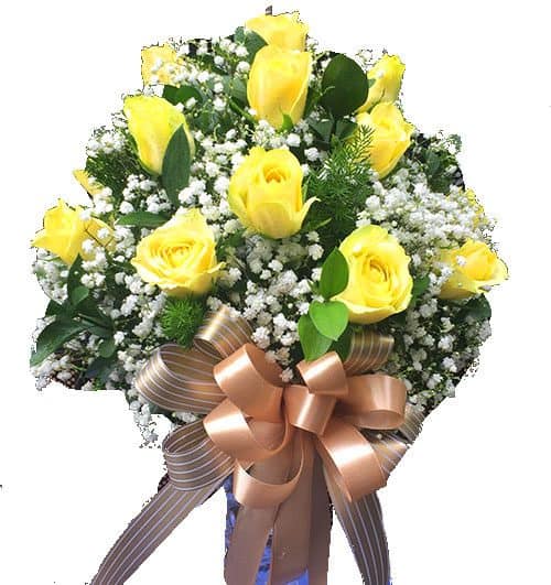 yellow rose in vase 500x531