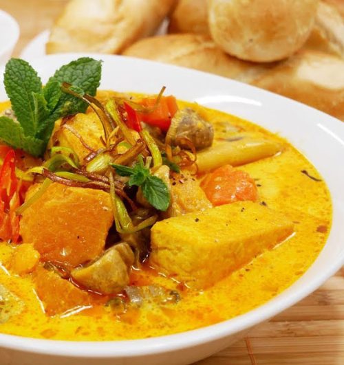 mushroom curry with bread