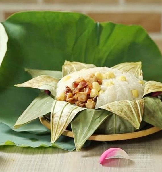 steamed lotus sticky rice